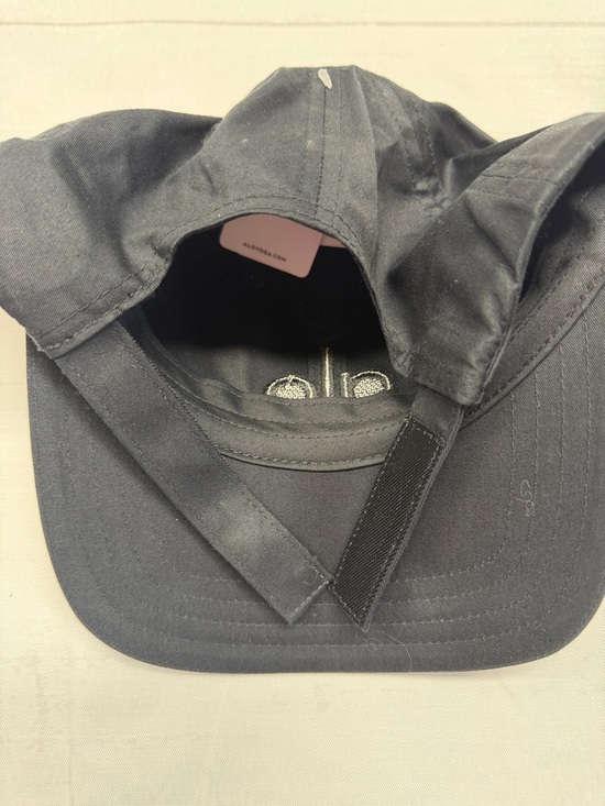 ALO Yoga NWT Black on Black Logo Off Duty Cap Style A0648U - Picture 8 of 13